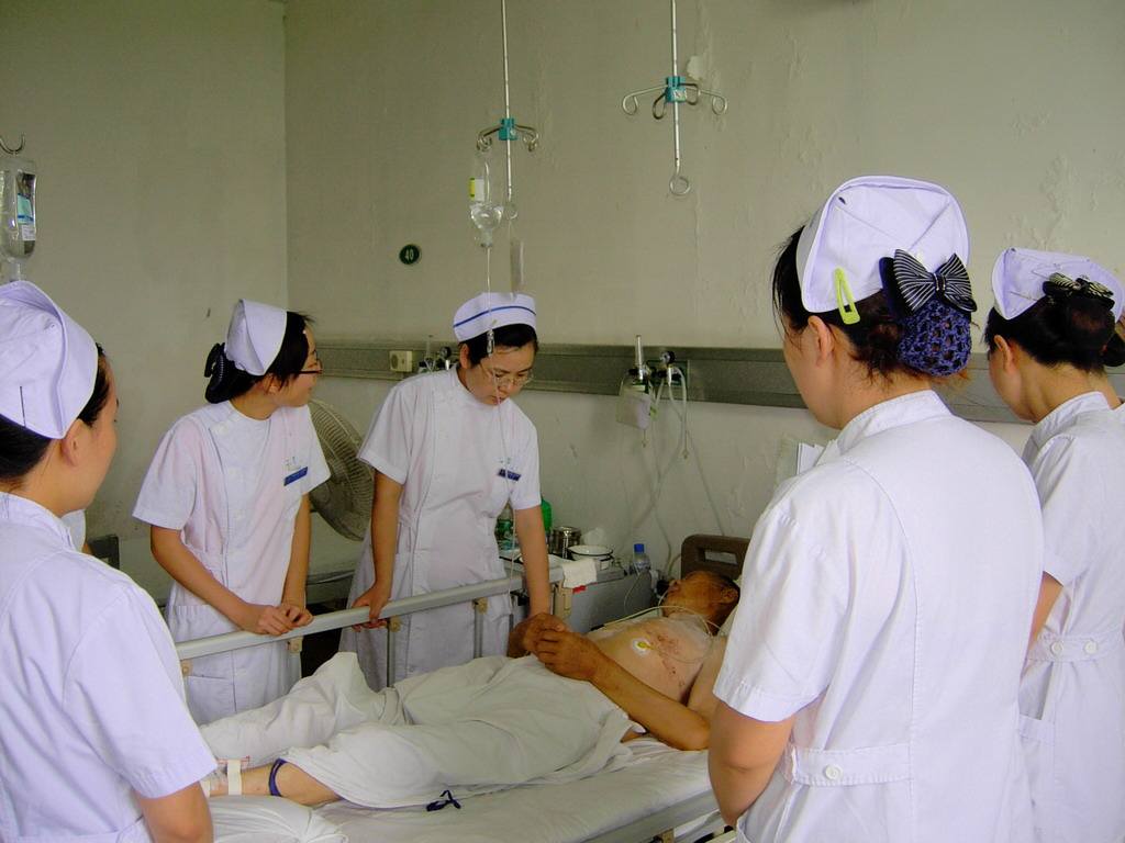 进行病人护理的注意事项有哪些