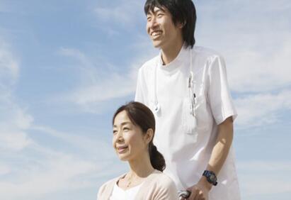 进行病人护理需要注意什么